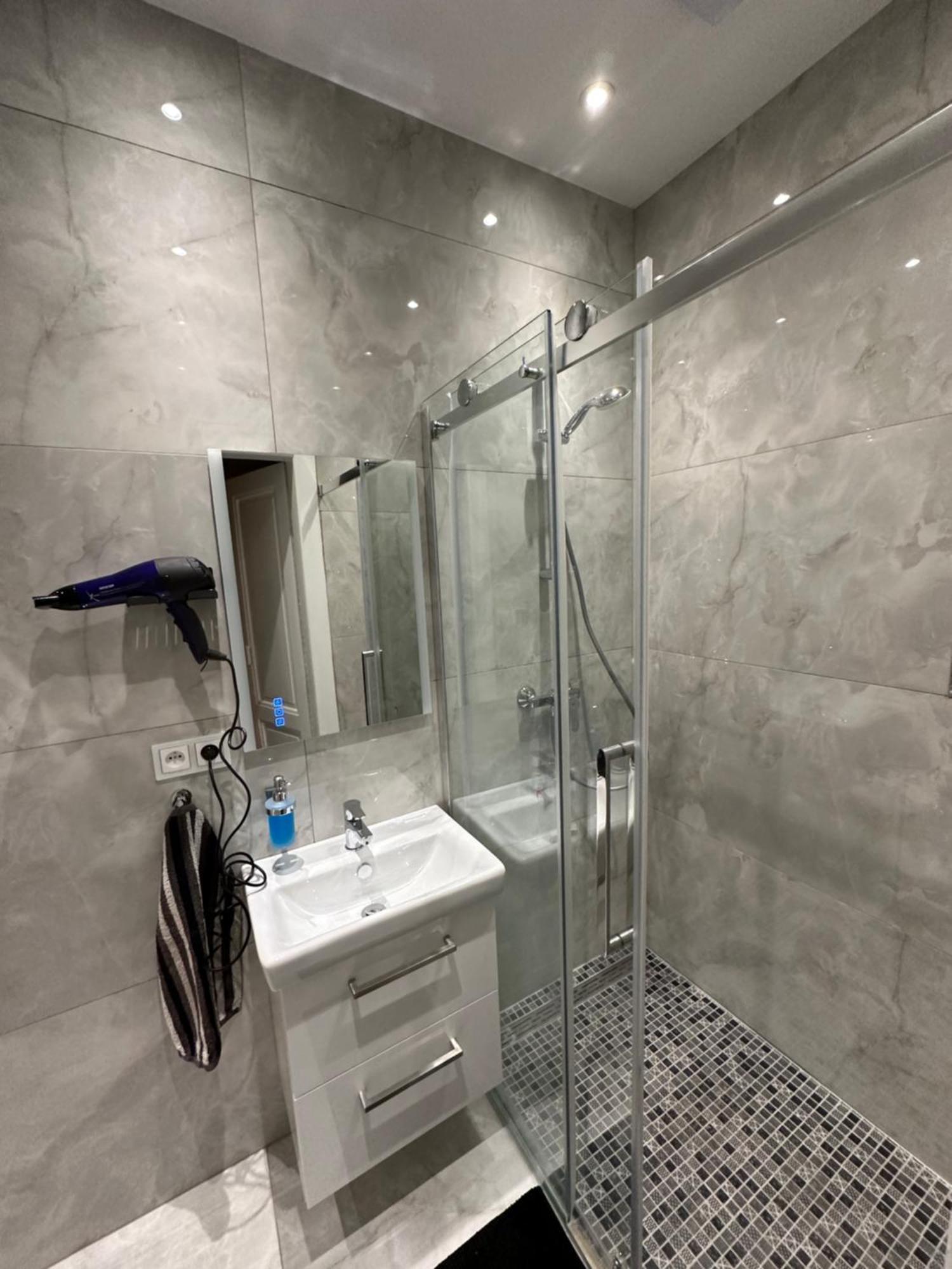 Karlin Oasis 2-Bedroom Apartment ปราก ภายนอก รูปภาพ