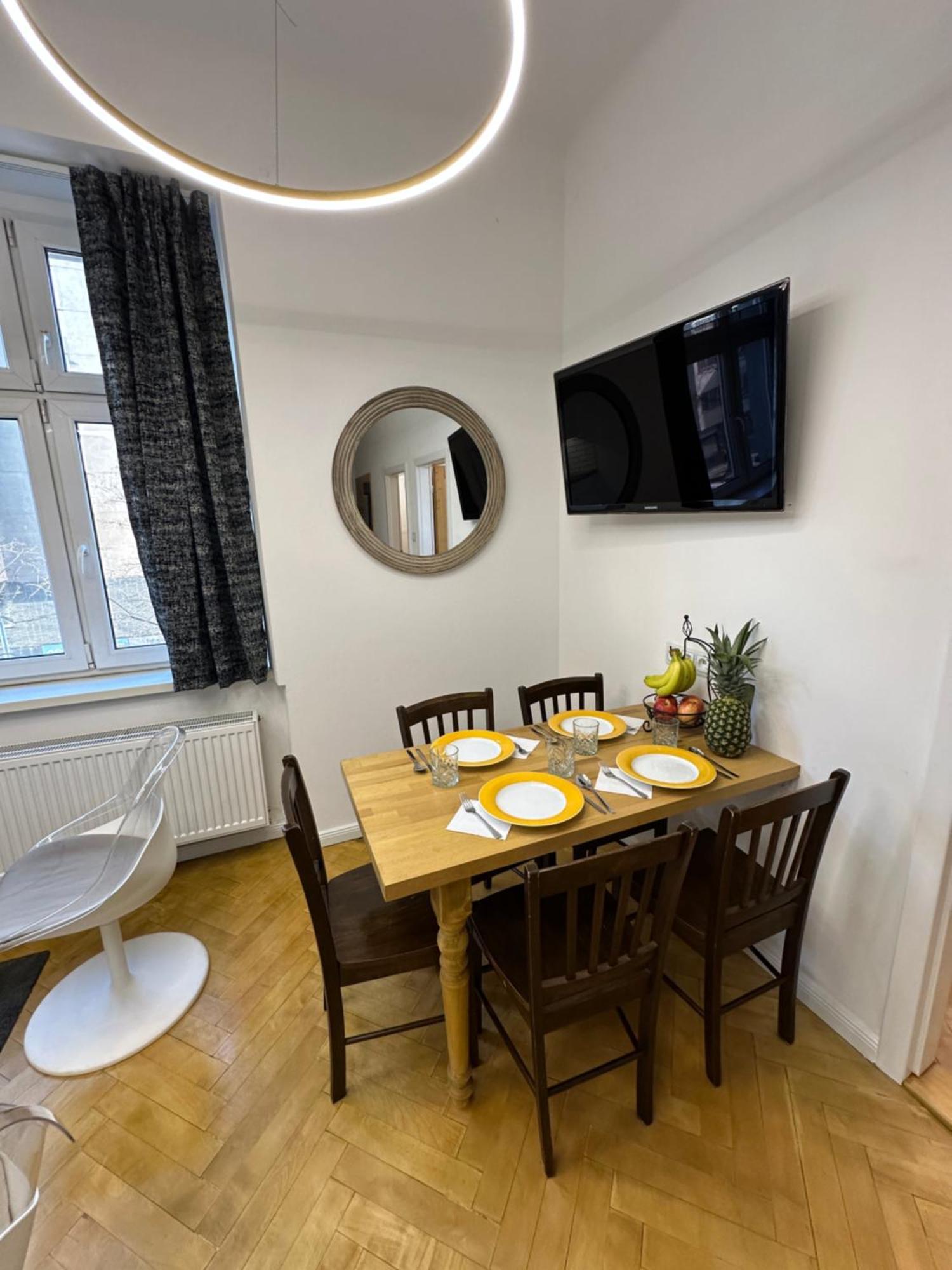 Karlin Oasis 2-Bedroom Apartment ปราก ภายนอก รูปภาพ