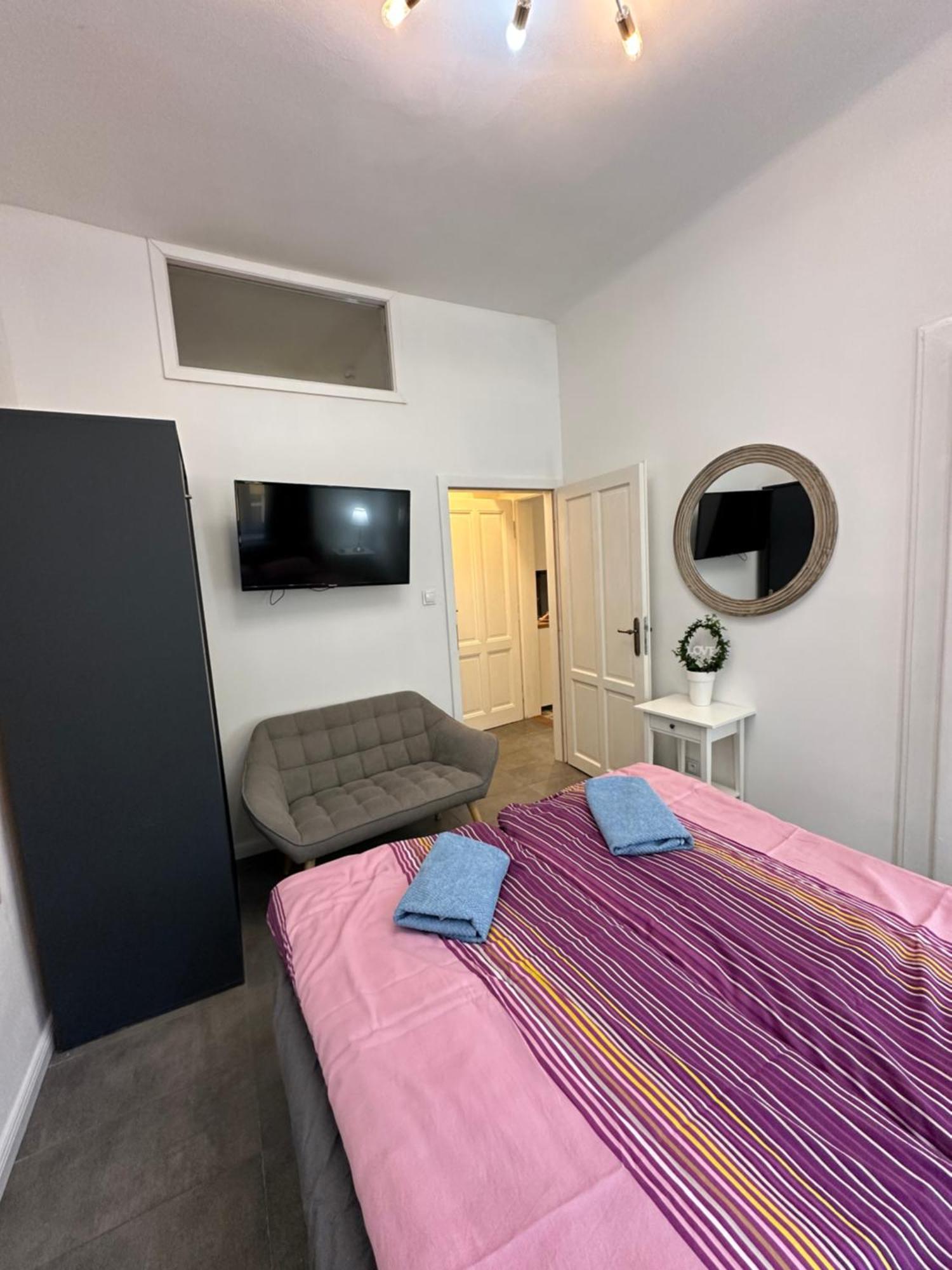 Karlin Oasis 2-Bedroom Apartment ปราก ภายนอก รูปภาพ