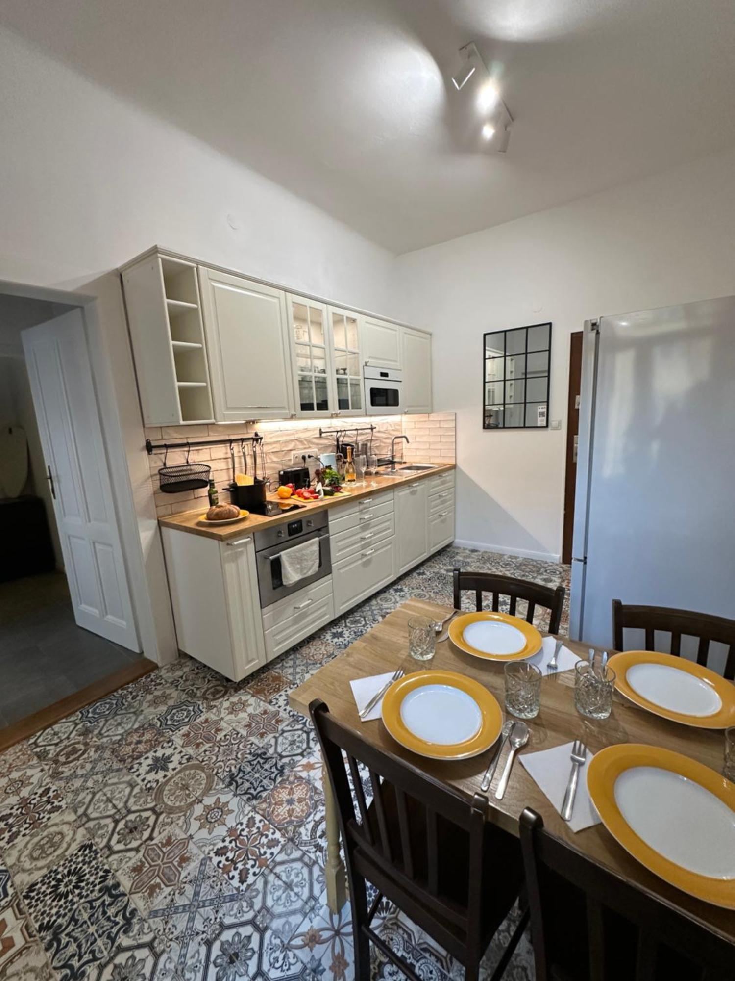 Karlin Oasis 2-Bedroom Apartment ปราก ภายนอก รูปภาพ